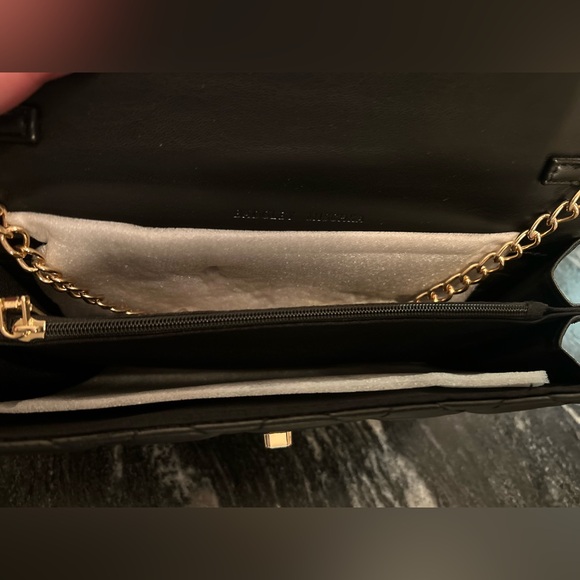 NWT BADGLEY MISCHKA BLACK CROSSBODY WITH DIAMOND QUILTING - Picture 3 of 7